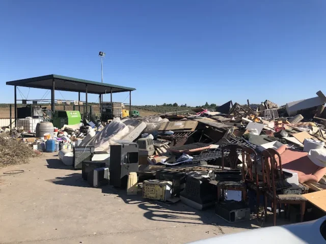 Reciclatge de roba i Oli usats.